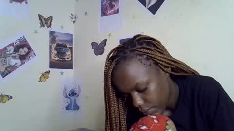 Snapshot of tinnie_e chatting on 01.08.26 tinnie_e online show from 01.08.26