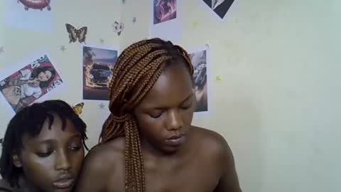 Snapshot of tinnie_e chatting on 01.08.26 tinnie_e online show from 01.08.26