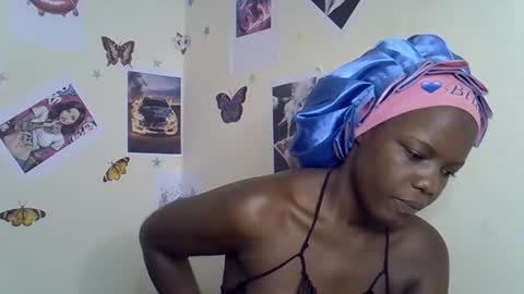 Snapshot of tinnie_e chatting on 01.10.26 tinnie_e online show from 01.10.26