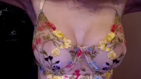 Lily online show from 01.07.25