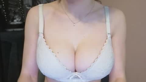 Lily online show from 02.04.25