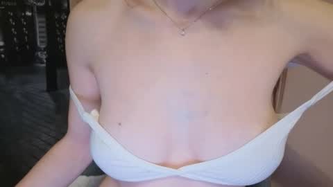 Lily online show from 02.04.25