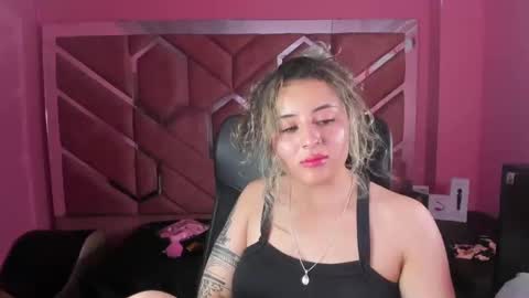 Snapshot of tiny_love_ chatting on 02.06.25 tiny online show from 02.06.25