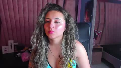 Snapshot of tiny_love_ chatting on 02.08.25 tiny online show from 02.08.25