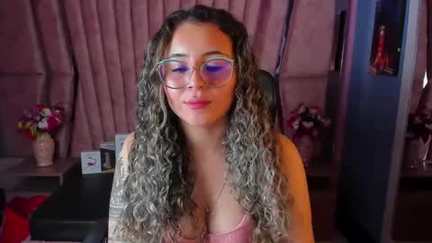 Snapshot of tiny_love_ chatting on 02.13.25 tiny online show from 02.13.25