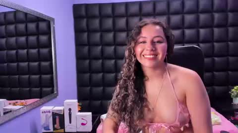 Snapshot of tiny_love_ chatting on 09.24.25 tiny online show from 09.24.25