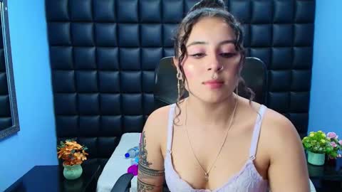 Snapshot of tiny_love_ chatting on 11.12.25 tiny online show from 11.12.25