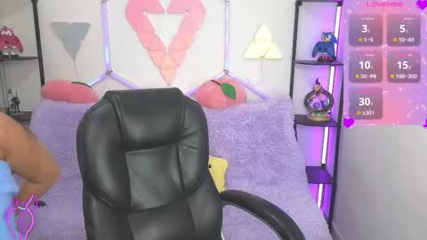 Snapshot of tiny_vixen_ chatting on 12.26.24 tiny_vixen_ online show from 12.26.24