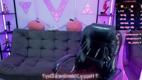 Snapshot of tiny_vixen_ chatting on 02.12.25 tiny_vixen_ online show from 02.12.25