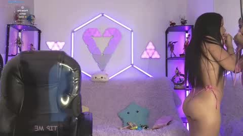 Snapshot of tiny_vixen_ chatting on 09.29.25 tiny_vixen_ online show from 09.29.25