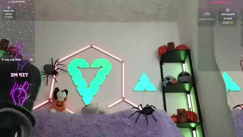 Snapshot of tiny_vixen_ chatting on 10.02.25 tiny_vixen_ online show from 10.02.25