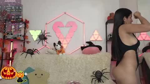 Snapshot of tiny_vixen_ chatting on 10.15.25 tiny_vixen_ online show from 10.15.25