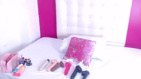 tiny_whore18 online show from 09.25.25