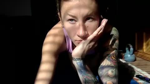 Snapshot of tinyandtatted420 chatting on 11.23.25 tinyandtatted420 online show from 11.23.25