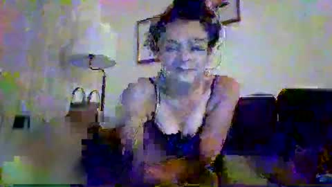 Snapshot of tinyassbossymilf chatting on 03.04.25 tinyassbossymilf online show from 03.04.25