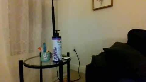 Snapshot of tinyassbossymilf chatting on 10.21.25 tinyassbossymilf online show from 10.21.25