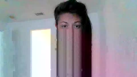 Snapshot of tinyassbossymilf chatting on 10.31.25 tinyassbossymilf online show from 10.31.25