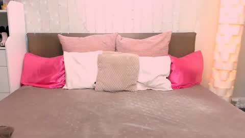 Snapshot of tinydorina19 chatting on 01.14.25 TinyDorina online show from 01.14.25