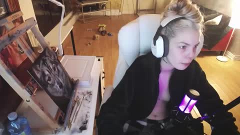 stage Kylie Sinner  brand CLITBAIT online show from 02.18.25