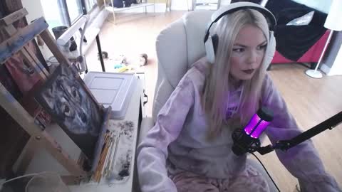 stage Kylie Sinner  brand CLITBAIT online show from 02.23.25