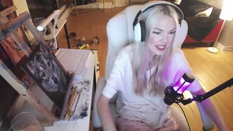 stage Kylie Sinner  brand CLITBAIT online show from 02.24.25