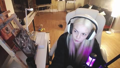 stage Kylie Sinner  brand CLITBAIT online show from 02.26.25