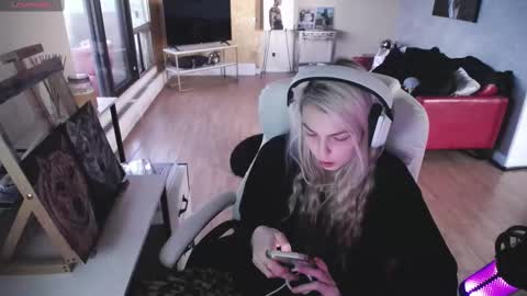 stage Kylie Sinner  brand CLITBAIT online show from 09.12.25