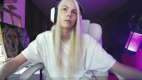 stage Kylie Sinner  brand CLITBAIT online show from 09.18.25