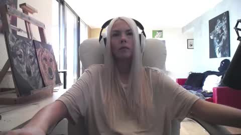 stage Kylie Sinner  brand CLITBAIT online show from 10.02.25