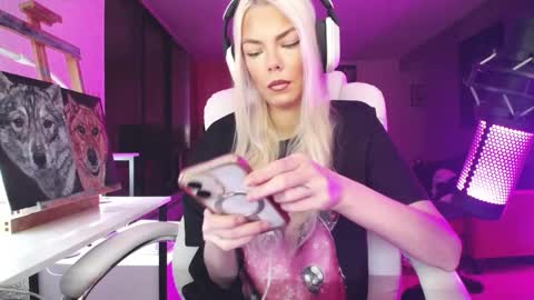 stage Kylie Sinner  brand CLITBAIT online show from 10.23.25