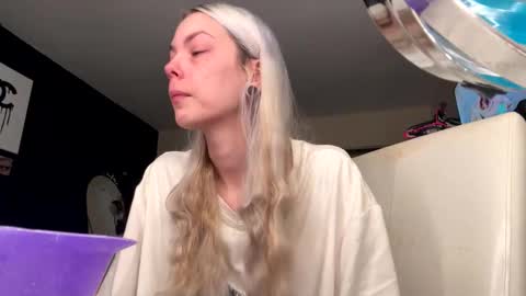 stage Kylie Sinner  brand CLITBAIT online show from 11.23.25