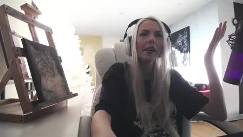 stage Kylie Sinner  brand CLITBAIT online show from 02.10.26