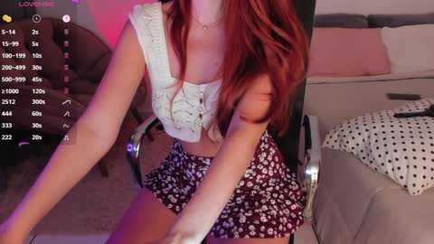 Snapshot of tinylittlesecret chatting on 12.26.24 Giulia online show from 12.26.24