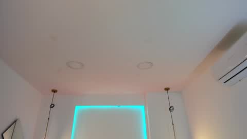 Snapshot of tinymoon_ chatting on 12.20.24 Luna online show from 12.20.24