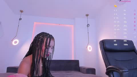 Snapshot of tinymoon_ chatting on 01.17.25 Luna online show from 01.17.25