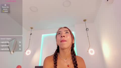 Snapshot of tinymoon_ chatting on 02.05.25 Luna online show from 02.05.25