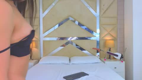 Snapshot of tiphani_walker_ chatting on 12.05.25 Tiphani Walker online show from 12.05.25