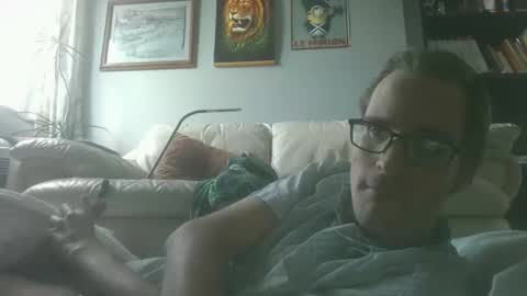 Snapshot of titlovercums chatting on 12.04.25 titlovercums online show from 12.04.25