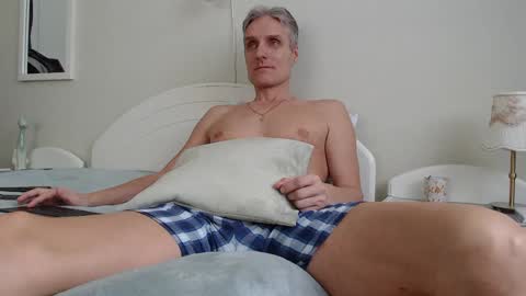 Daniel Bisexual uncut 20cm online show from 02.22.25