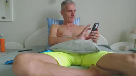 Daniel Bisexual uncut 20cm online show from 09.13.25