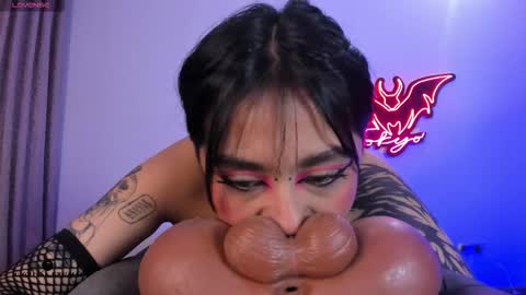   Independent model online show from 01.18.26