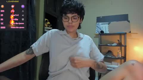 Snapshot of tokyo_uwu chatting on 12.24.24 sofi 3 online show from 12.24.24