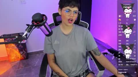 Snapshot of tokyo_uwu chatting on 11.22.25 sofi 3 online show from 11.22.25