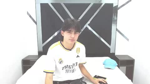 Snapshot of tom_0002 chatting on 10.31.25 tom_0002 online show from 10.31.25