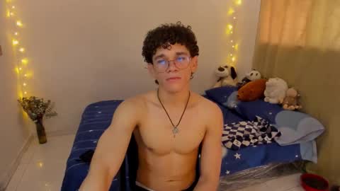 Snapshot of tom_blue10 chatting on 11.07.25 Tom Blue online show from 11.07.25