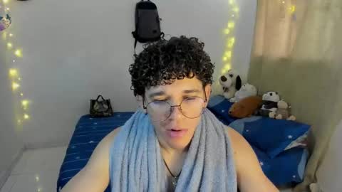 Snapshot of tom_blue10 chatting on 12.01.25 Tom Blue online show from 12.01.25