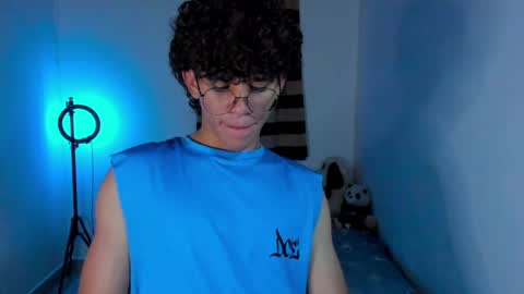 Tom Blue online show from 04.21.26