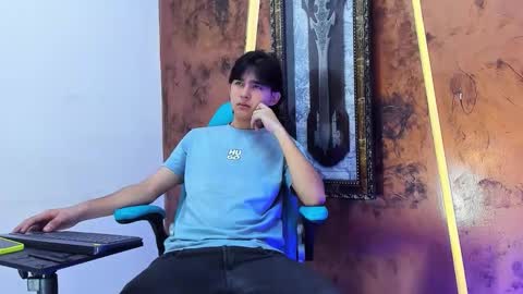 tom_hot20 online show from 11.20.25