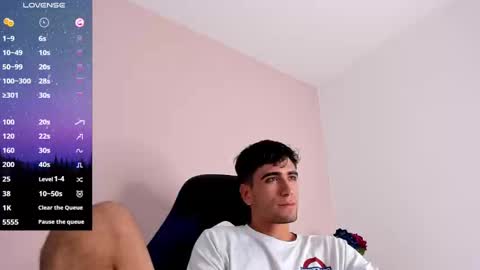 Snapshot of tom_walton chatting on 12.03.24 tom online show from 12.03.24