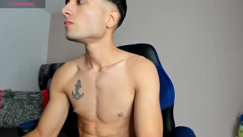 Snapshot of tom_walton chatting on 01.22.25 tom online show from 01.22.25